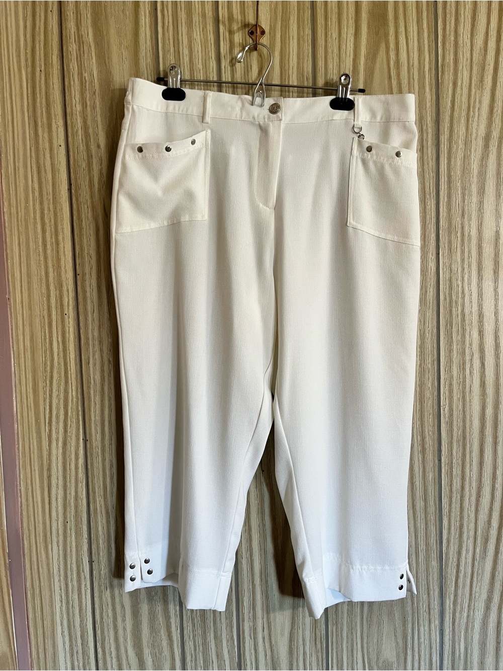 Emotions White Cropped Capri Pants Size 17 Stretch